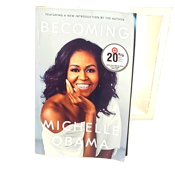 Becoming Michelle Obama 2021  Crown Trade Paperback Edition Inspiration Memoir - Picture 1 of 17